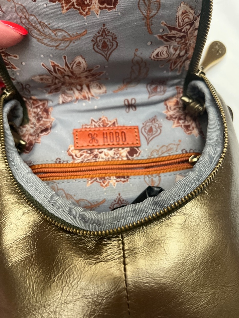 Like New HOBO Bronze Gold Fern Crossbody Bag. - Picture 7 of 11